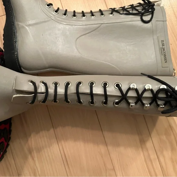 💜Ilse Jacobsen Taupe Rainboots 💜  Black Textured Sole Footwear - Picture 6 of 11